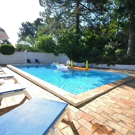 Вилла Fantastic Outdoor Area, Private Pool, Tennis Court Golf Practice Facility *