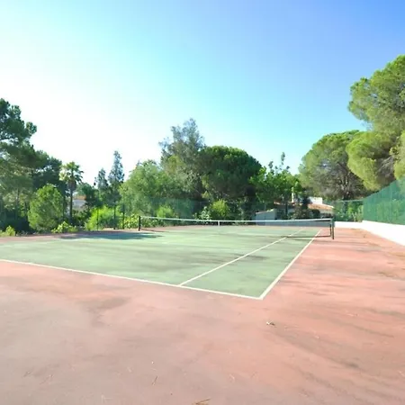 Fantastic Outdoor Area, Private Pool, Tennis Court Golf Practice Facility Vila *
