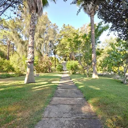 Вилла Fantastic Outdoor Area, Private Pool, Tennis Court Golf Practice Facility