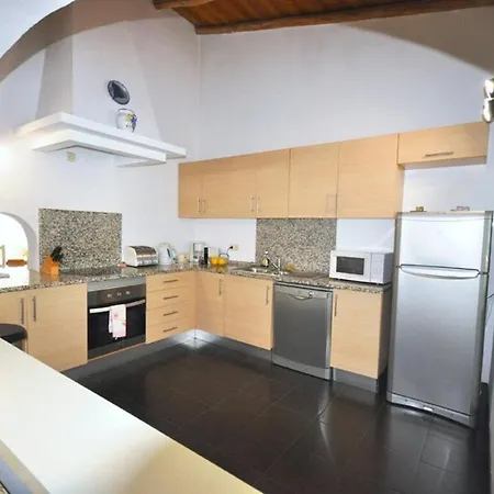 Fantastic Outdoor Area, Private Pool, Tennis Court Golf Practice Facility Фару