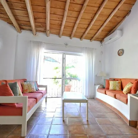 Вилла Fantastic Outdoor Area, Private Pool, Tennis Court Golf Practice Facility *