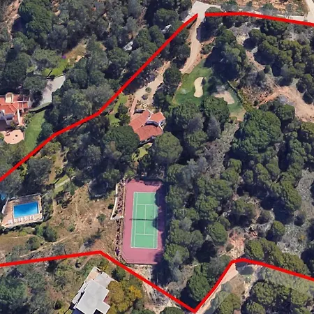 Fantastic Outdoor Area, Private Pool, Tennis Court Golf Practice Facility Вилла